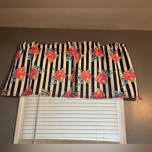 Curtain set 2 panels each measure 15 1/2 in wide by 20 in long